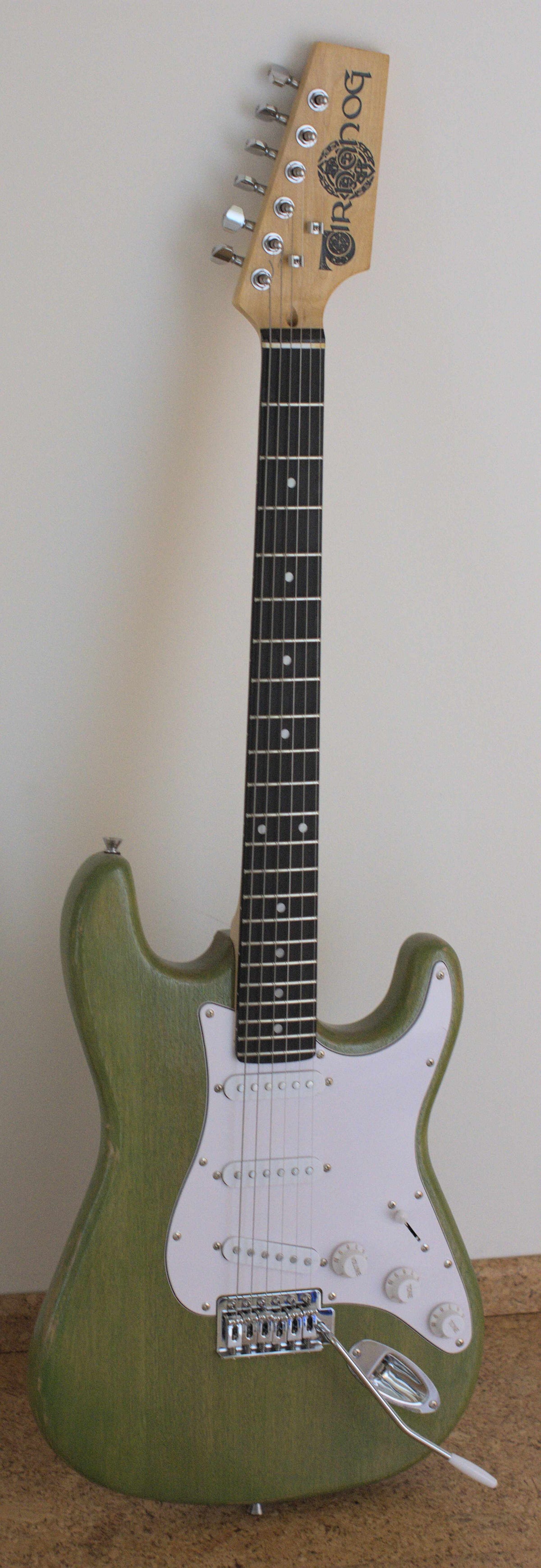 Gitarre mit Tir Nan Og Logo